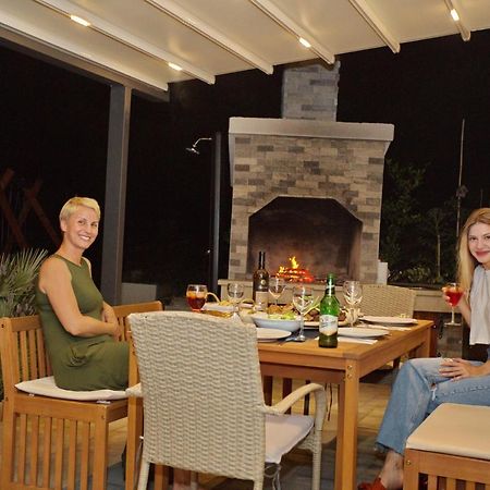 Villa Sara With Sea View And Private Heated Pool Omiš Exterior foto