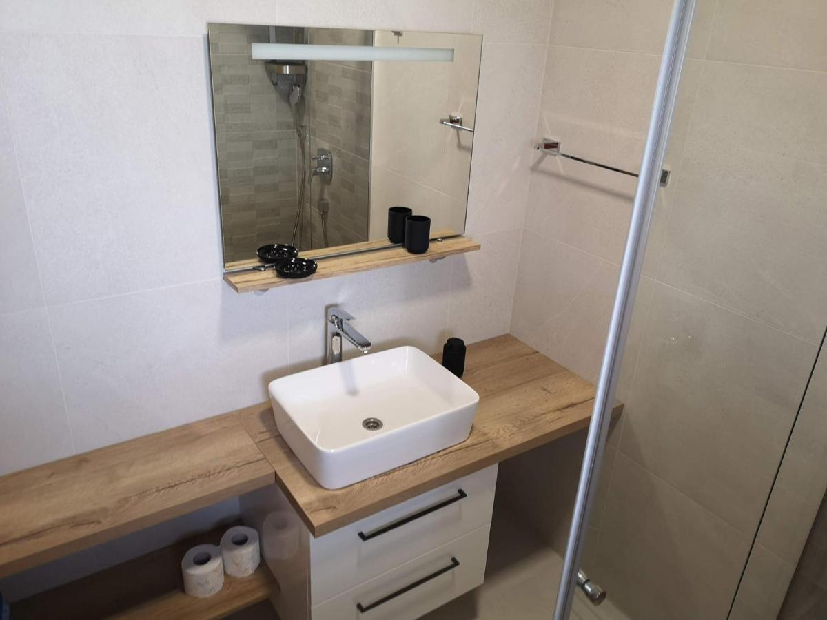 Villa Sara With Sea View And Private Heated Pool Omiš Exterior foto