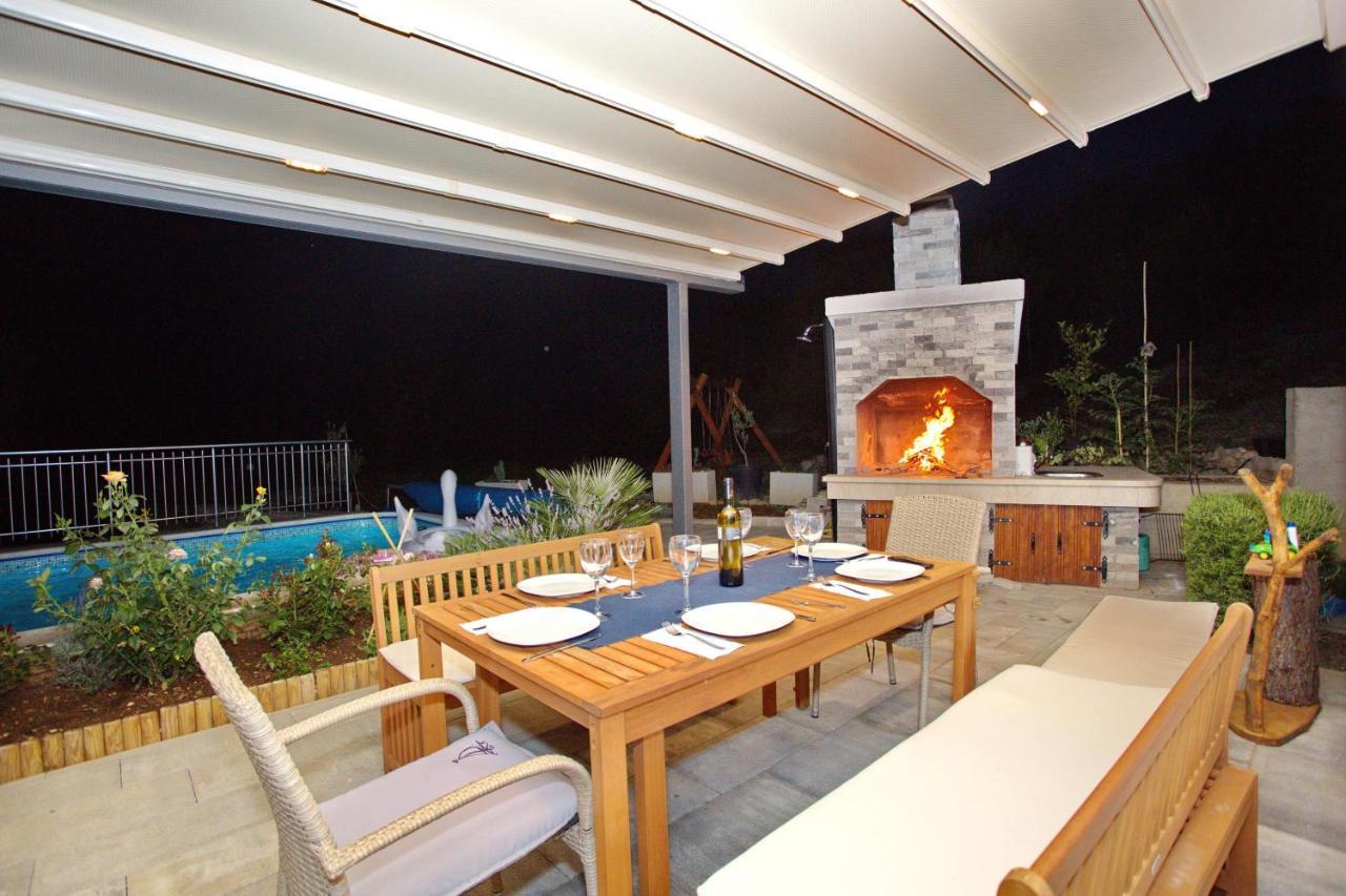 Villa Sara With Sea View And Private Heated Pool Omiš Exterior foto