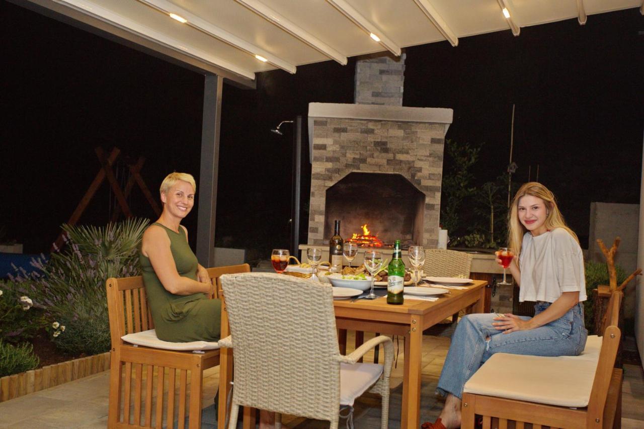 Villa Sara With Sea View And Private Heated Pool Omiš Exterior foto