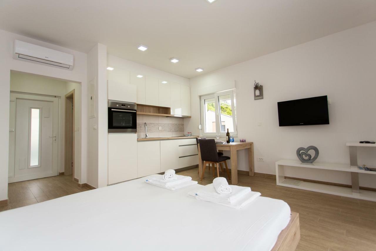 Villa Sara With Sea View And Private Heated Pool Omiš Exterior foto